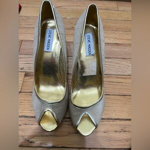 NWOB Steve Madden peep toe Heels 8